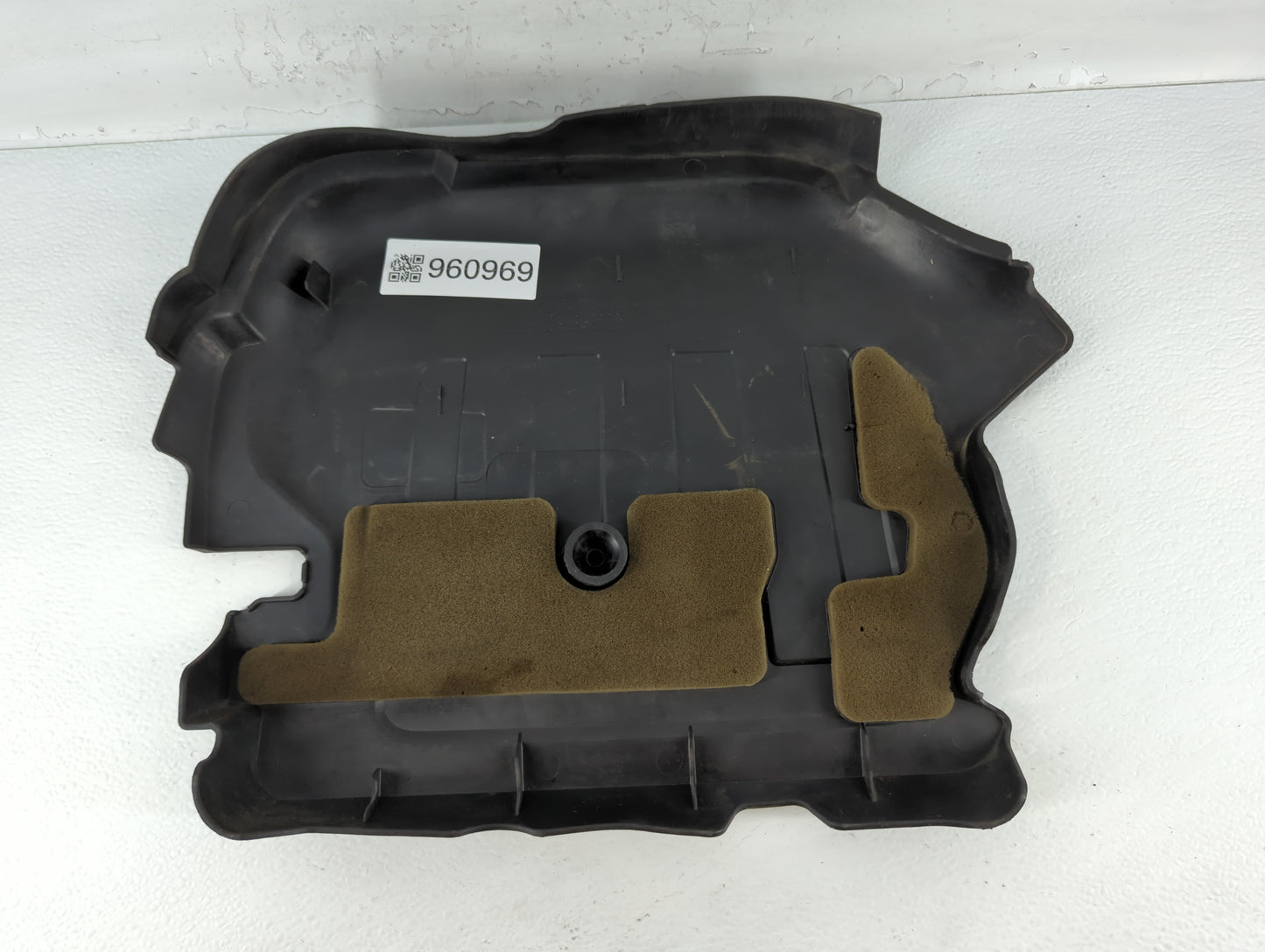 2010 Chevrolet Malibu Engine Cover - Oemusedautoparts1.com