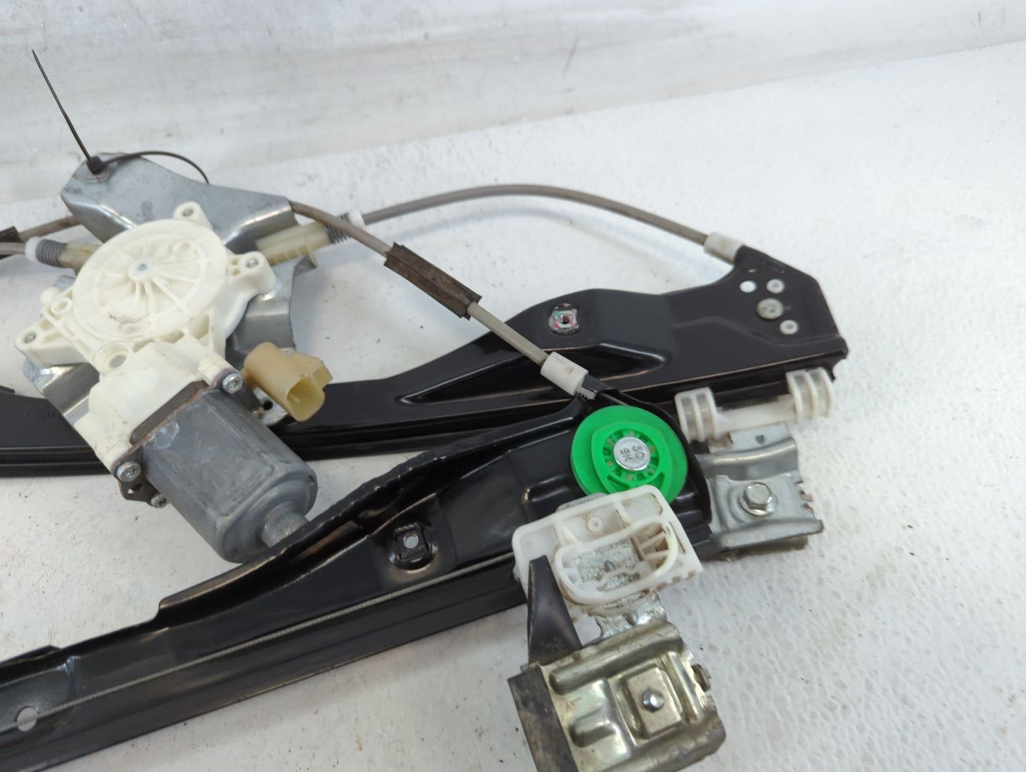 2009-2012 Chevrolet Malibu Window Regulator Passenger Front 700661 - Oemusedautoparts1.com