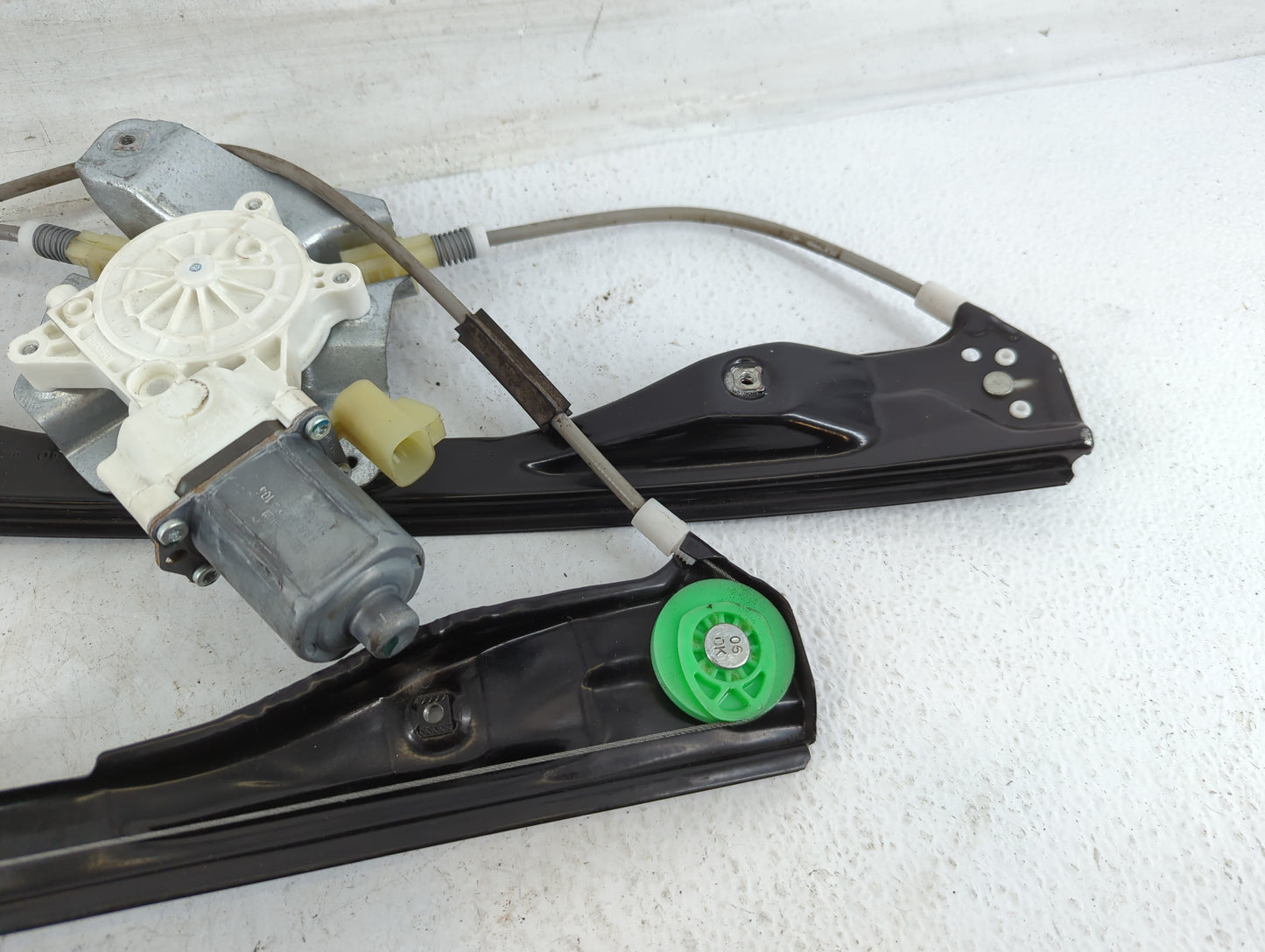 2009-2012 Chevrolet Malibu Used Window Regulator Passenger Front - Oemusedautoparts1.com