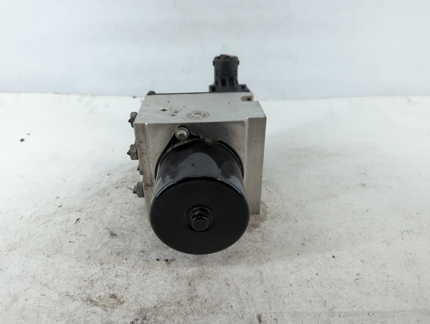 2010 Chevrolet Malibu ABS Pump Control Module Replacement P/N:16607211-J 25949990 Fits OEM Used Auto Parts - Oemusedautopart