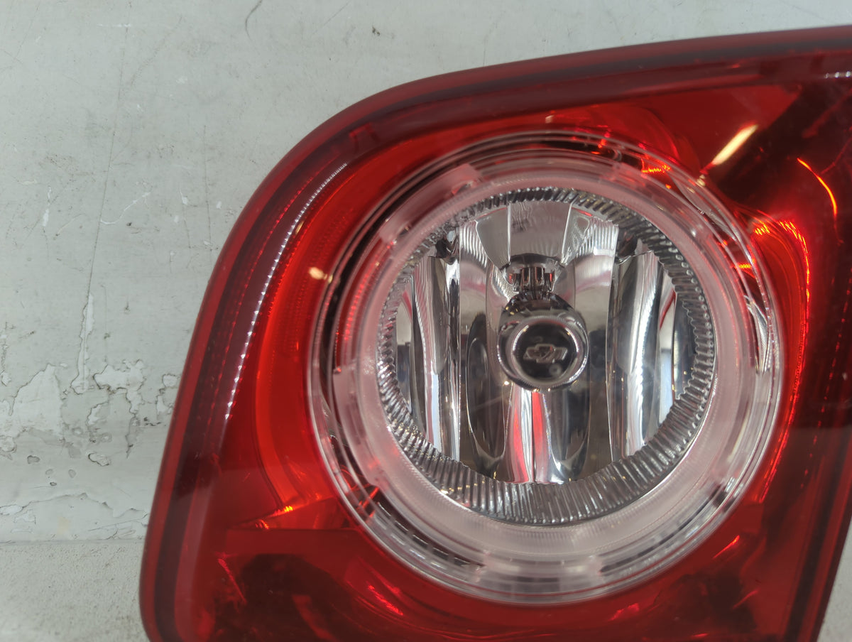 2008-2012 Chevrolet Malibu Rear Center Lid Brake Light Tail Light P/N:15271121 Fits Fits 2008 2009 2010 2011 2012 OEM Used A