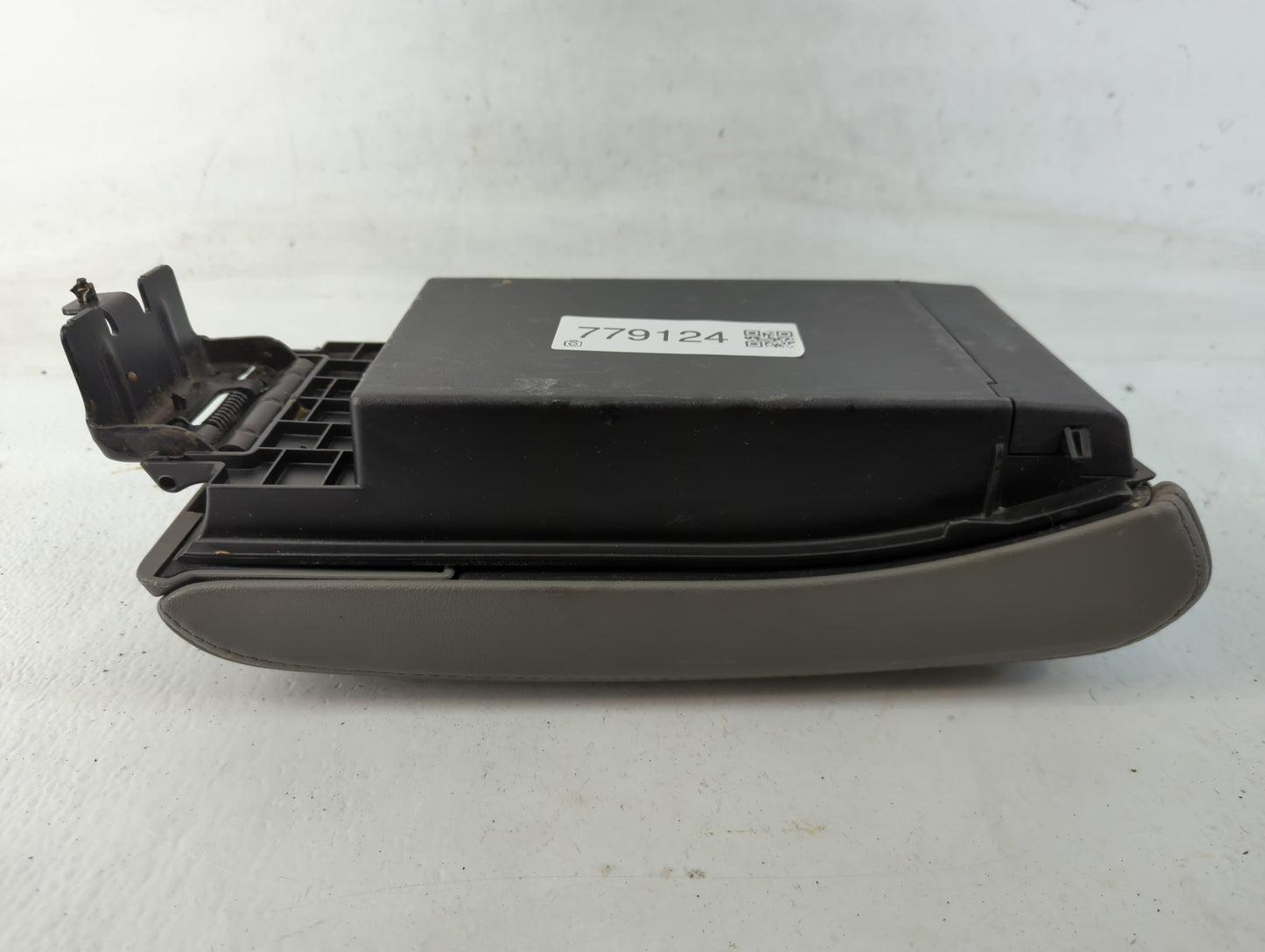 2010 Chevrolet Malibu Center Console Armrest Cover Lid Fits OEM Used Auto Parts - Oemusedautoparts1.com