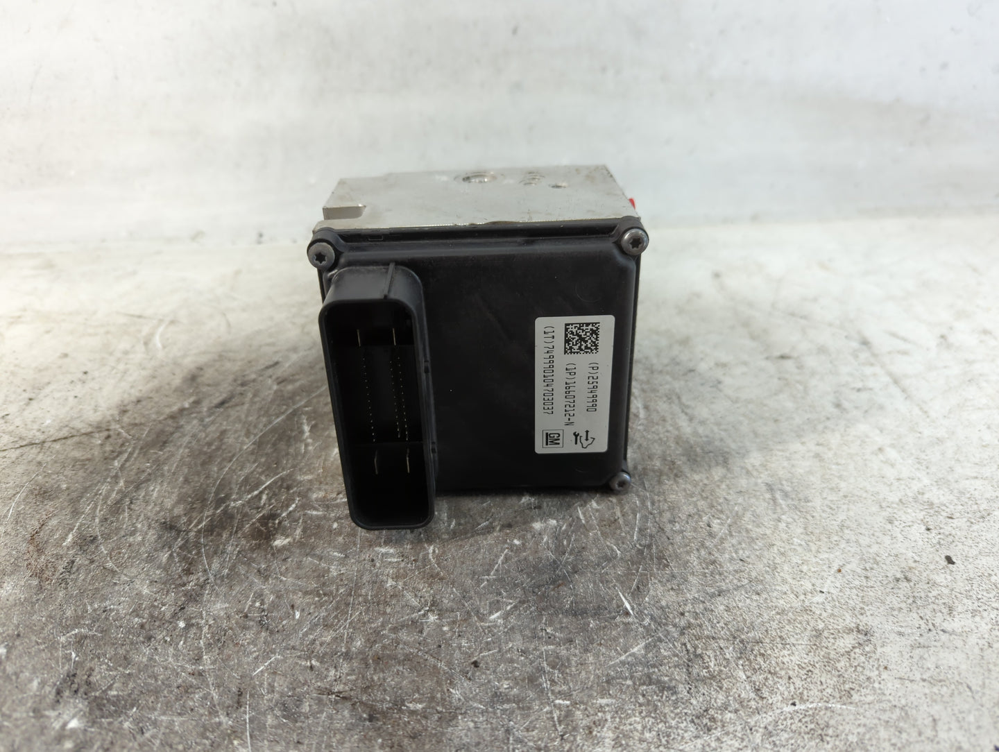 2010 Chevrolet Malibu ABS Pump Control Module Replacement P/N:25949990 Fits OEM Used Auto Parts - Oemusedautoparts1.com
