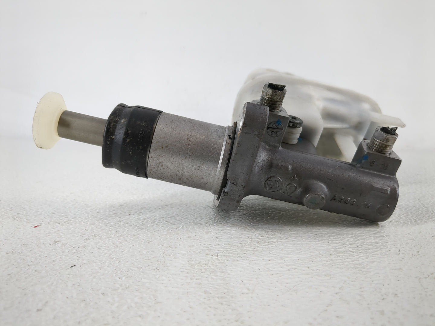 2008-2012 Chevrolet Malibu Brake Master Cylinder 864837 - Oemusedautoparts1.com