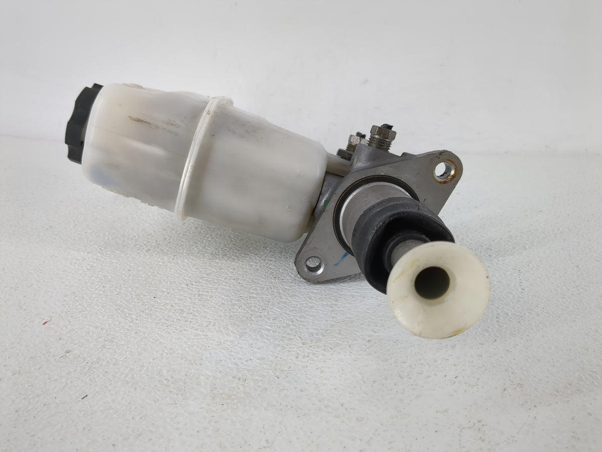2008-2012 Chevrolet Malibu Brake Master Cylinder 864837 - Oemusedautoparts1.com
