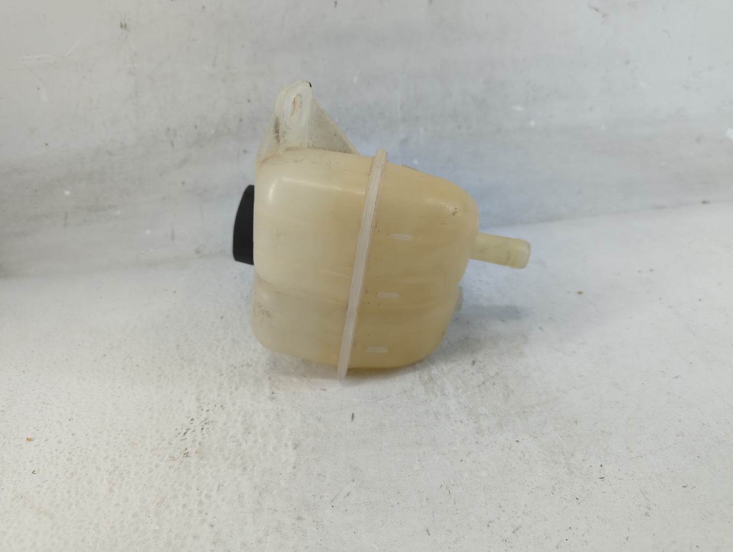 2007 Chevrolet Malibu Radiator Coolant Overflow Expansion Tank Bottle 891623 - Oemusedautoparts1.com