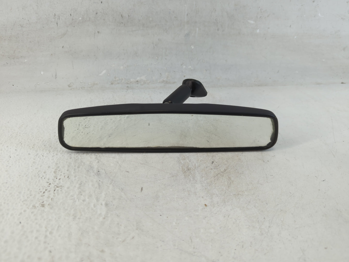 2010 Chevrolet Malibu Interior Rear View Mirror Replacement OEM P/N:IE8011083 Fits OEM Used Auto Parts - Oemusedautoparts1.c
