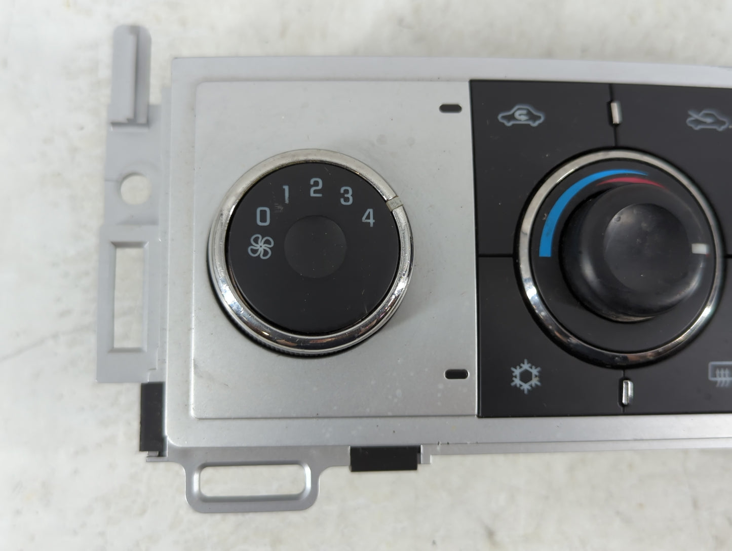 2010 Chevrolet Malibu Climate Control Module Temperature AC/Heater Replacement P/N:28251428 Fits OEM Used Auto Parts - Oemus