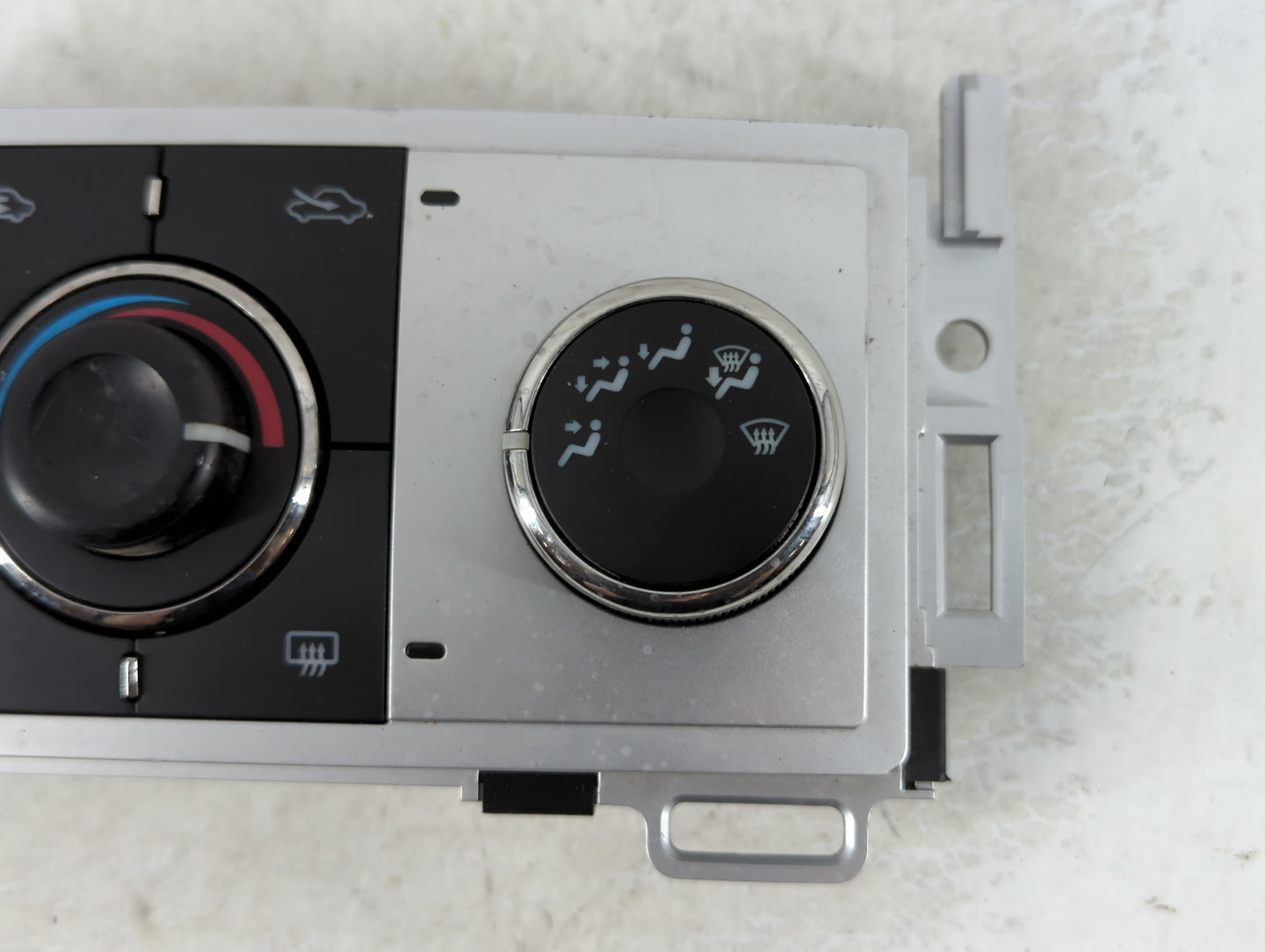 2010 Chevrolet Malibu Climate Control Module Temperature AC/Heater Replacement P/N:28251428 Fits OEM Used Auto Parts - Oemus