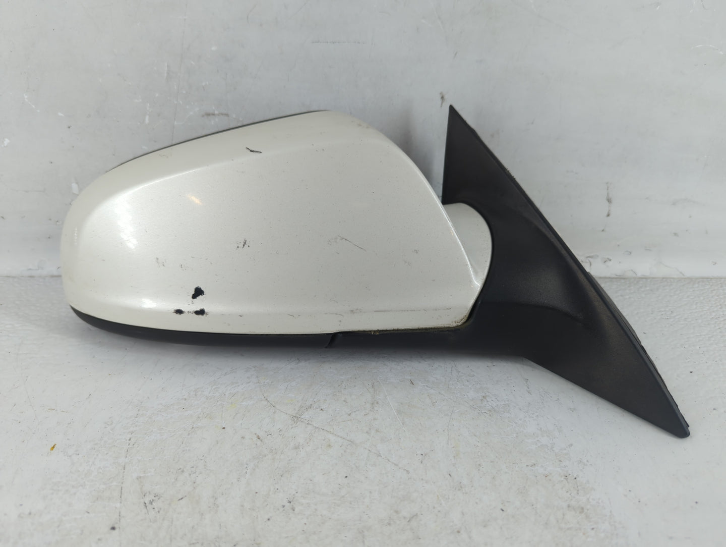 2008-2012 Chevrolet Malibu Passenger Right Side View Manual Door Mirror - Oemusedautoparts1.com