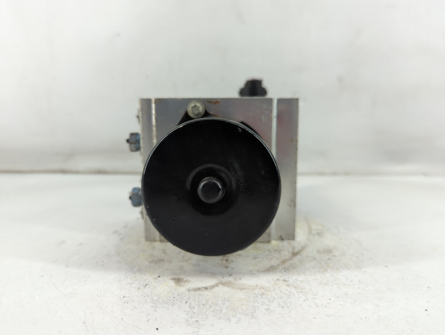 2010 Chevrolet Malibu ABS Pump Control Module Replacement P/N:25949990 Fits OEM Used Auto Parts - Oemusedautoparts1.com