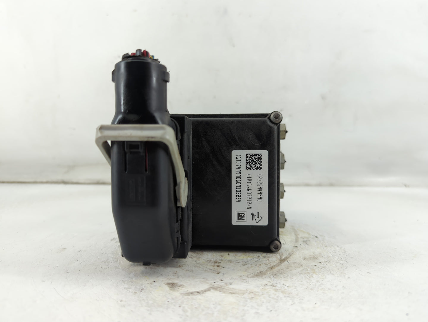 2010 Chevrolet Malibu ABS Pump Control Module Replacement P/N:25949990 Fits OEM Used Auto Parts - Oemusedautoparts1.com