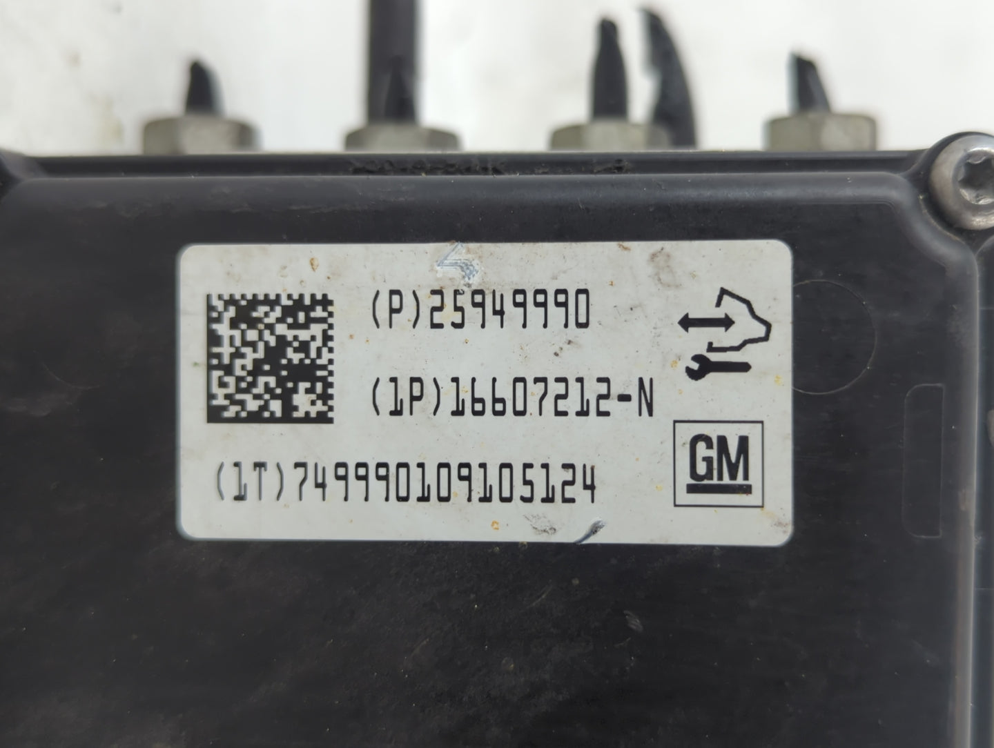 2010 Chevrolet Malibu ABS Pump Control Module Replacement P/N:25949990 Fits OEM Used Auto Parts - Oemusedautoparts1.com
