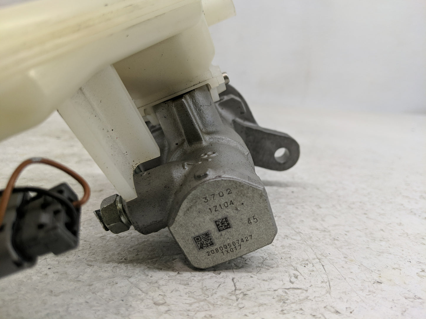 2007-2013 Chevrolet Silverado 1500 Brake Master Cylinder 1276419 - Oemusedautoparts1.com