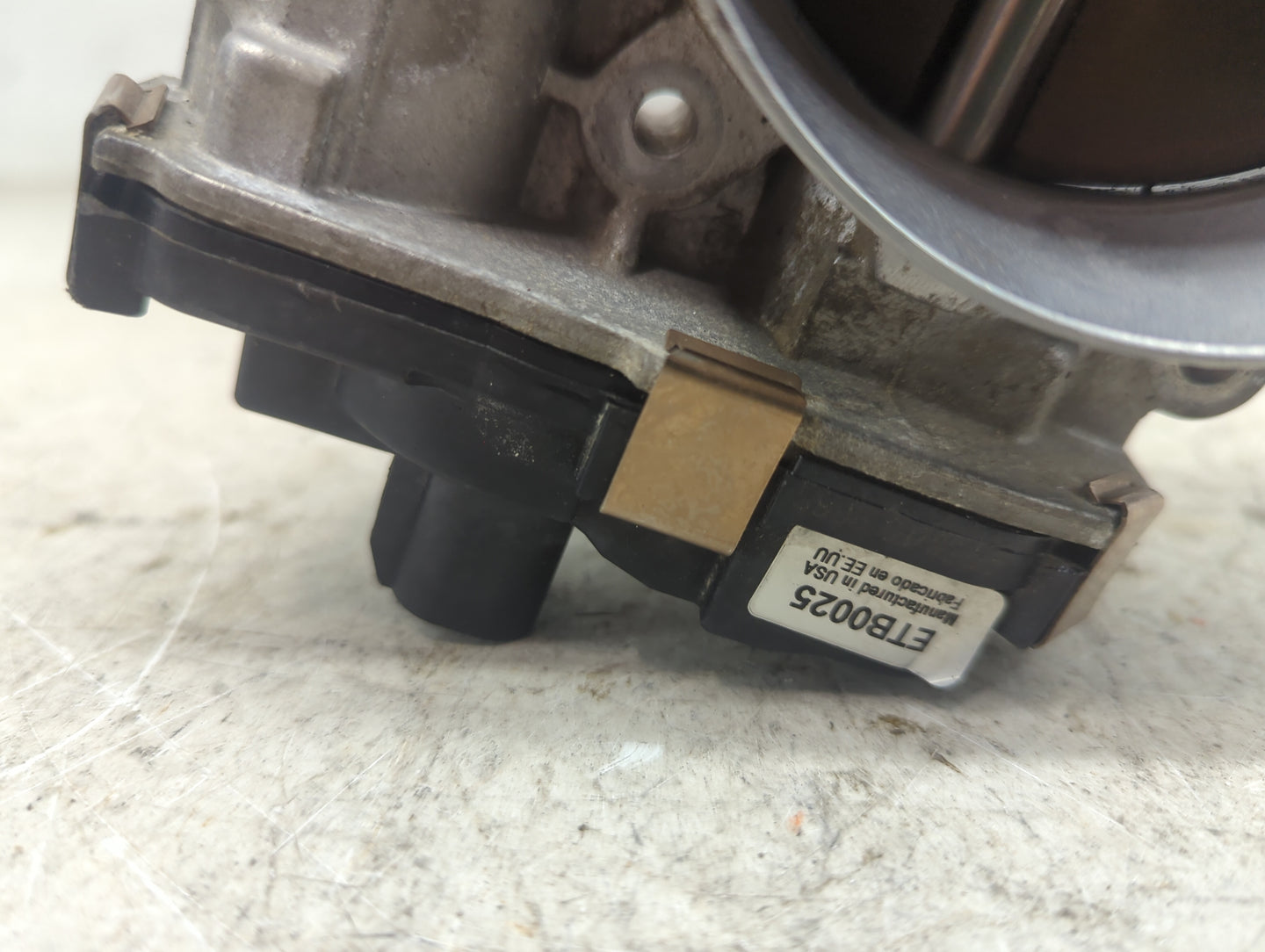 2009-2013 Chevrolet Silverado 1500 Throttle Body Fits Fits 2009 2010 2011 2012 2013 2014 2015 OEM Used Auto Parts - Oemuseda