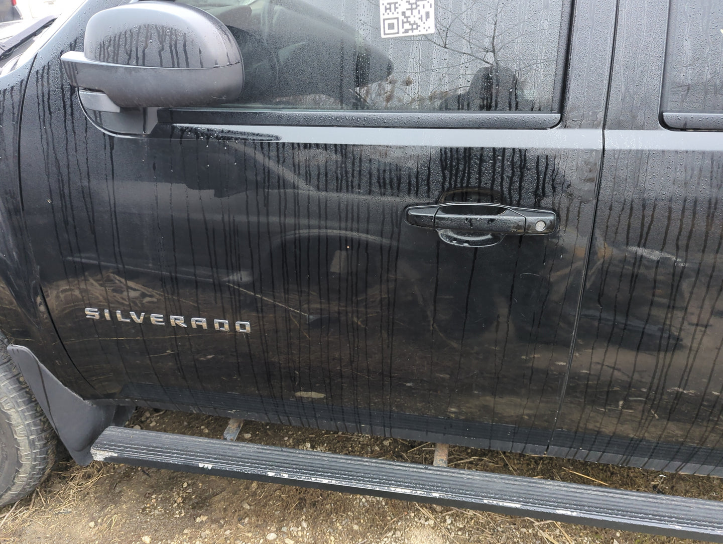 2010-2011 Chevrolet Silverado 1500 Driver Front Door Oem 1386570 - Oemusedautoparts1.com