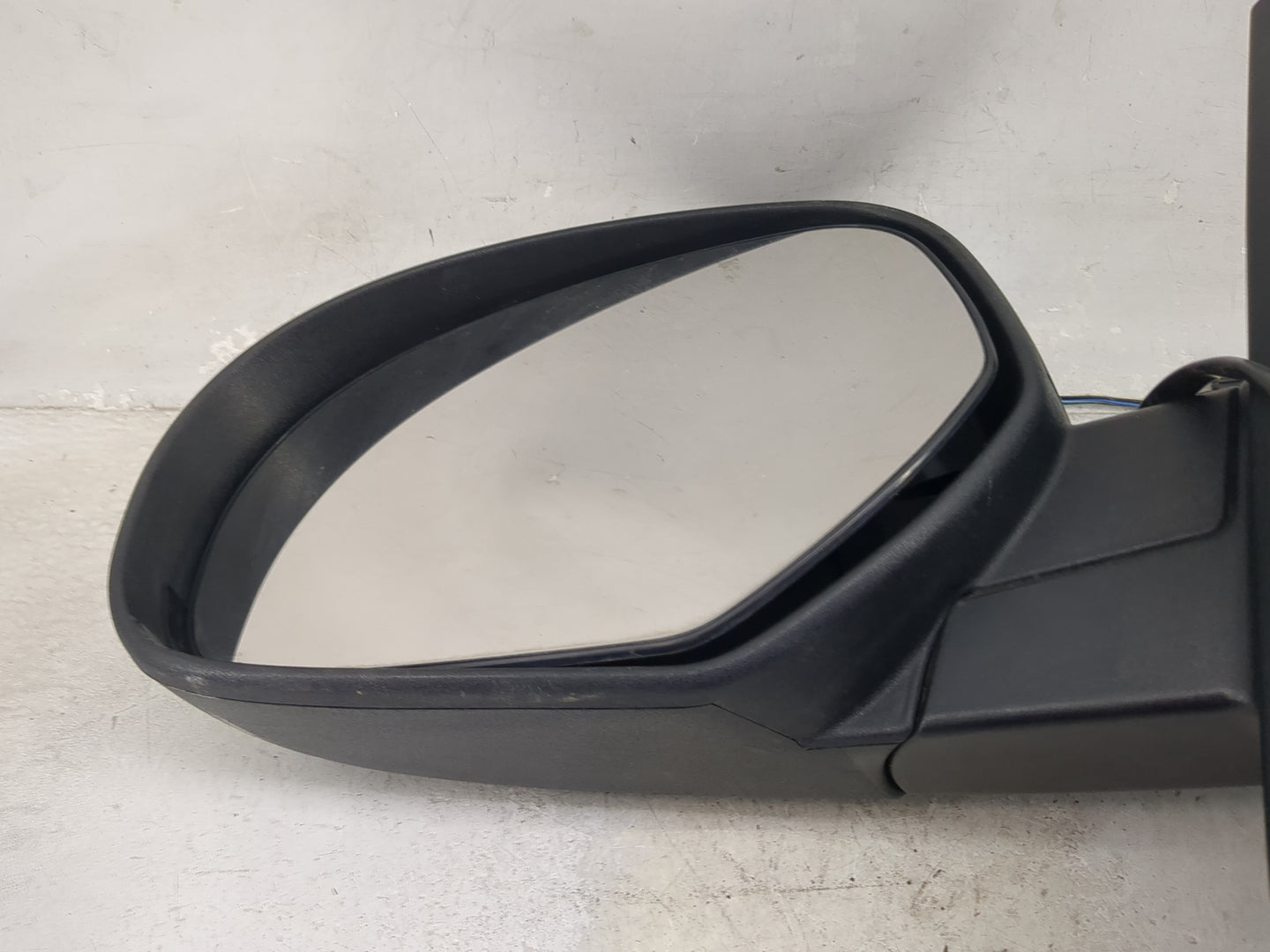 2007-2013 Chevrolet Silverado 1500 Driver Side View Mirror - Left Door Mirror OEM Used - Oemusedautoparts1.com