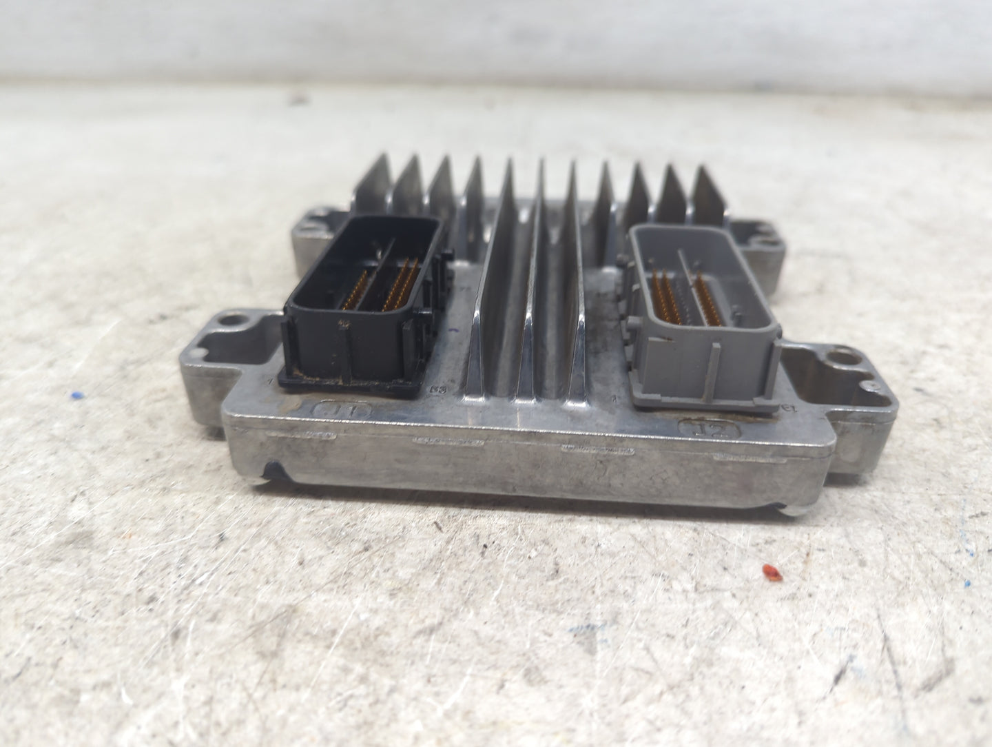 2010-2013 Chevrolet Silverado 1500 PCM Engine Control Computer ECU ECM PCU OEM P/N:12636004 AAKY Fits OEM Used Auto Parts - 