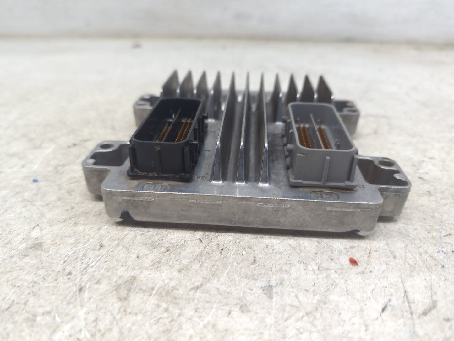 2010-2013 Chevrolet Silverado 1500 PCM Engine Control Computer ECU ECM PCU OEM P/N:12636004 AAKY Fits OEM Used Auto Parts - 