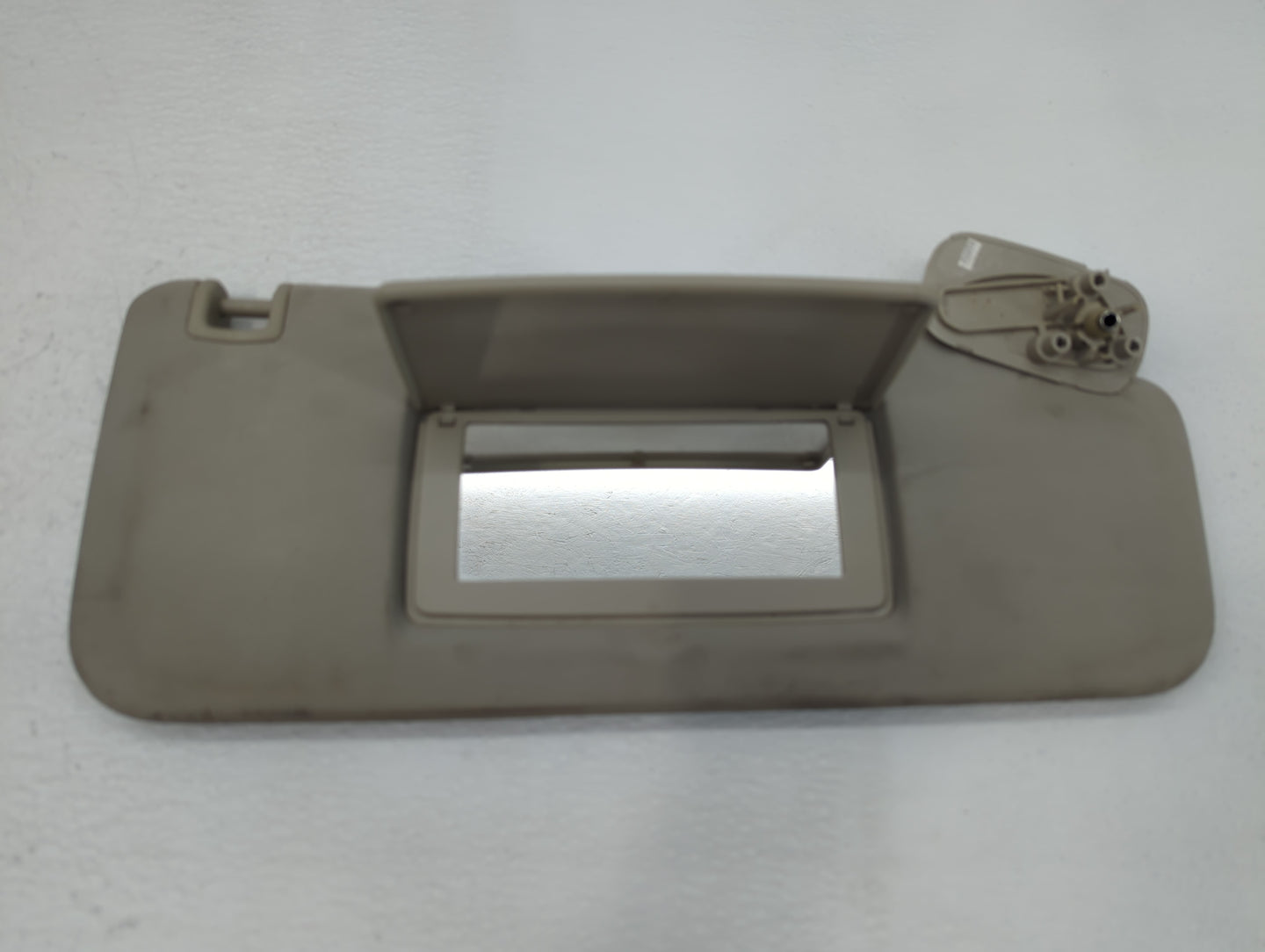 2007-2013 Chevrolet Silverado 1500 Sun Visor Shade Replacement Passenger Right Mirror Fits OEM Used Auto Parts - Oemusedauto