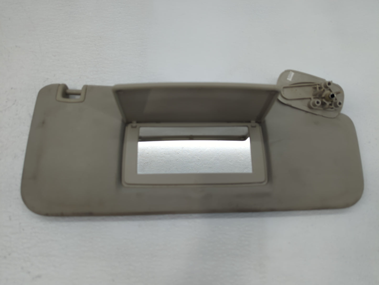 2007-2013 Chevrolet Silverado 1500 Sun Visor Shade Replacement Passenger Right Mirror Fits OEM Used Auto Parts - Oemusedauto