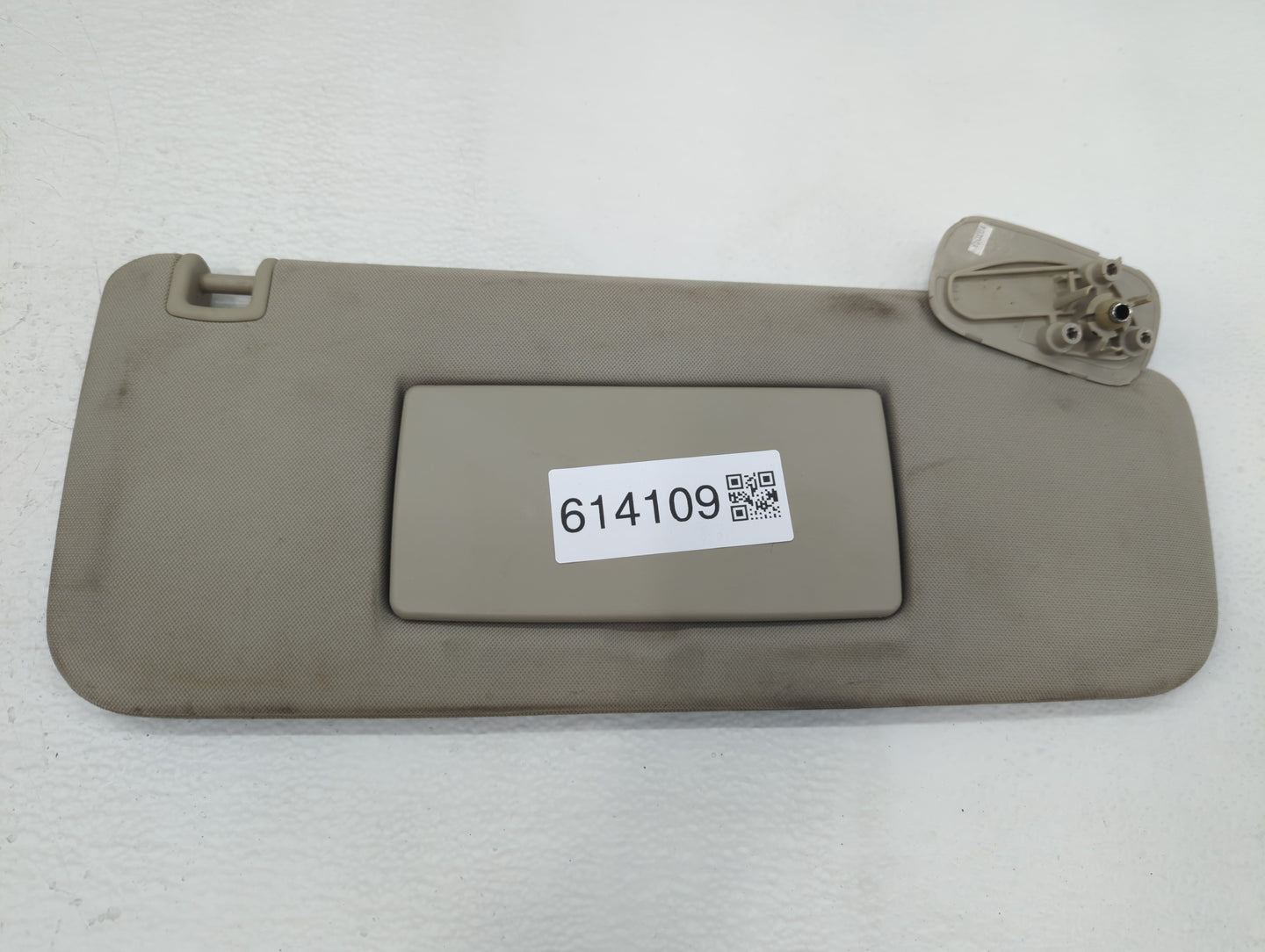 2007-2013 Chevrolet Silverado 1500 Sun Visor Shade Replacement Passenger Right Mirror Fits OEM Used Auto Parts - Oemusedauto