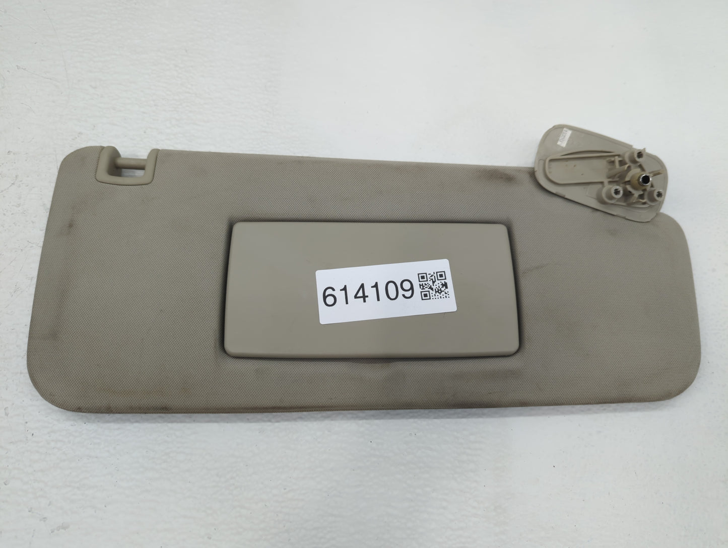 2007-2013 Chevrolet Silverado 1500 Sun Visor Shade Replacement Passenger Right Mirror Fits OEM Used Auto Parts - Oemusedauto