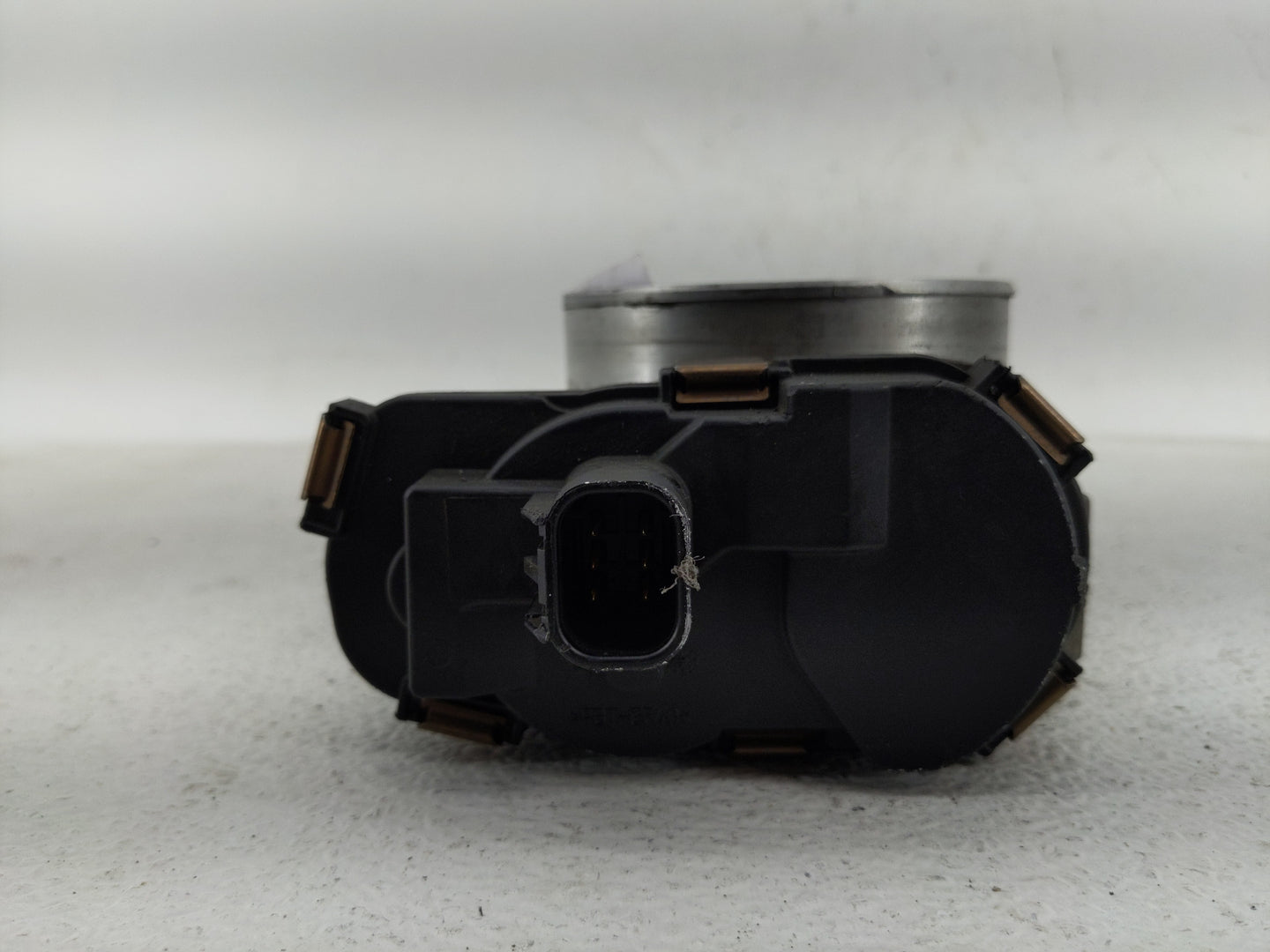 2010 Chevrolet Silverado 2500 Throttle Body P/N:RME87-3C9992 RME87-3B1387 Fits Fits 2009 2011 2012 2013 2014 2015 OEM Used A