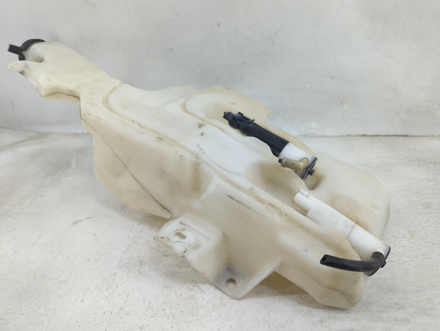 Chevrolet Suburban Windshield Washer Fluid Reservoir Bottle Oem 1459346 - Oemusedautoparts1.com