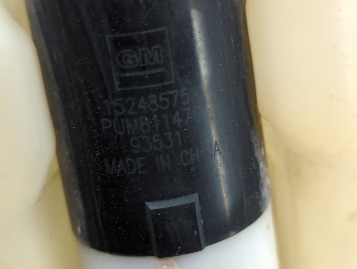 Chevrolet Suburban Windshield Washer Fluid Reservoir Bottle Oem 1459346 - Oemusedautoparts1.com