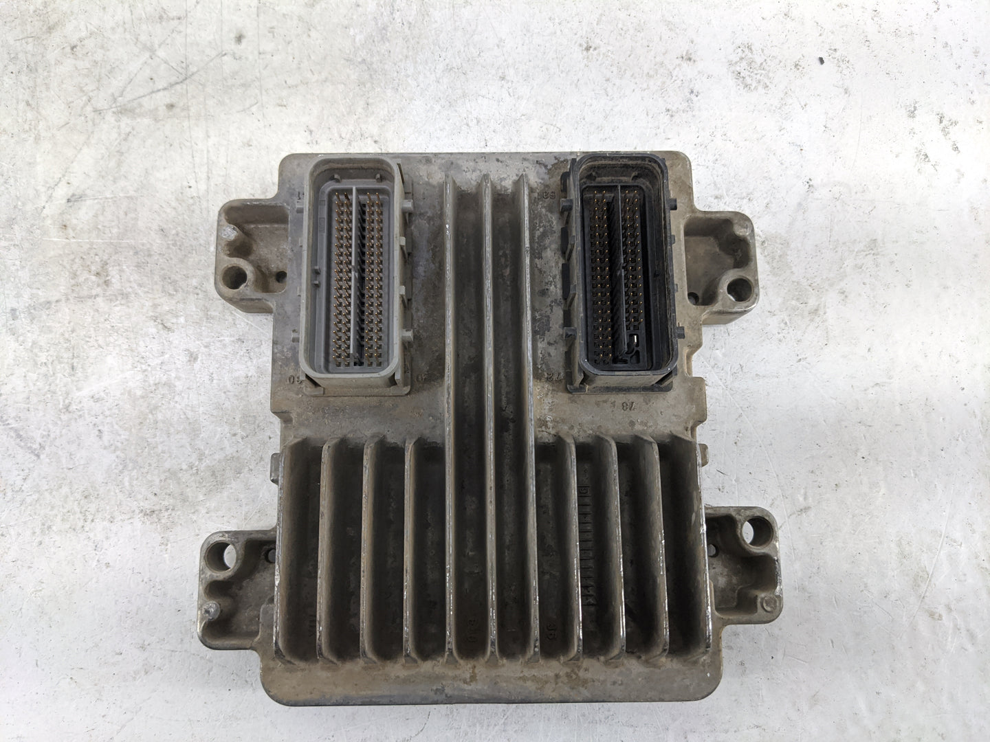 2010-2014 Chevrolet Suburban PCM Engine Control Computer ECU ECM PCU OEM P/N:12636004 12633238 Fits OEM Used Auto Parts - Oe