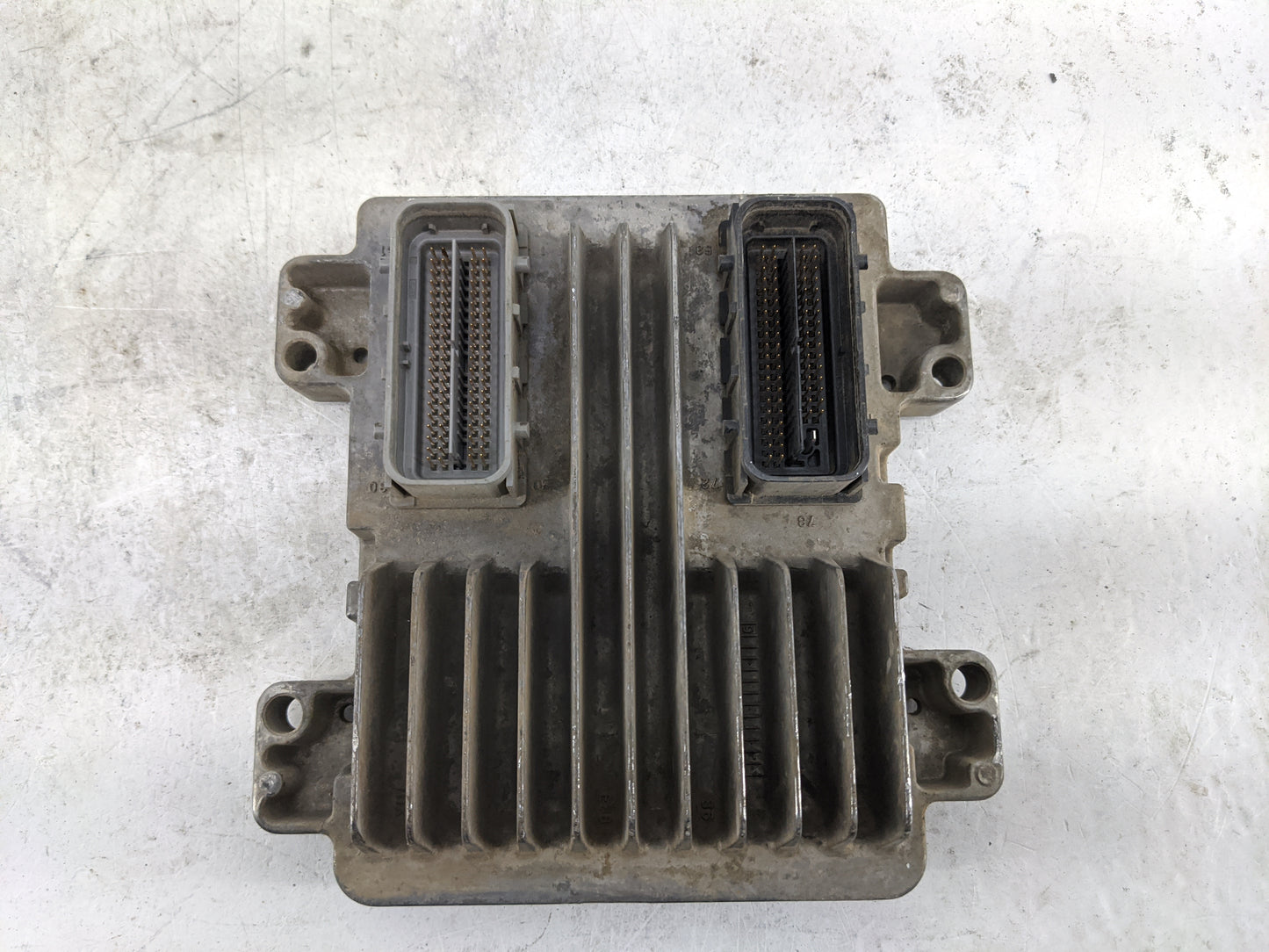 2010-2014 Chevrolet Suburban PCM Engine Control Computer ECU ECM PCU OEM P/N:12636004 12633238 Fits OEM Used Auto Parts - Oe
