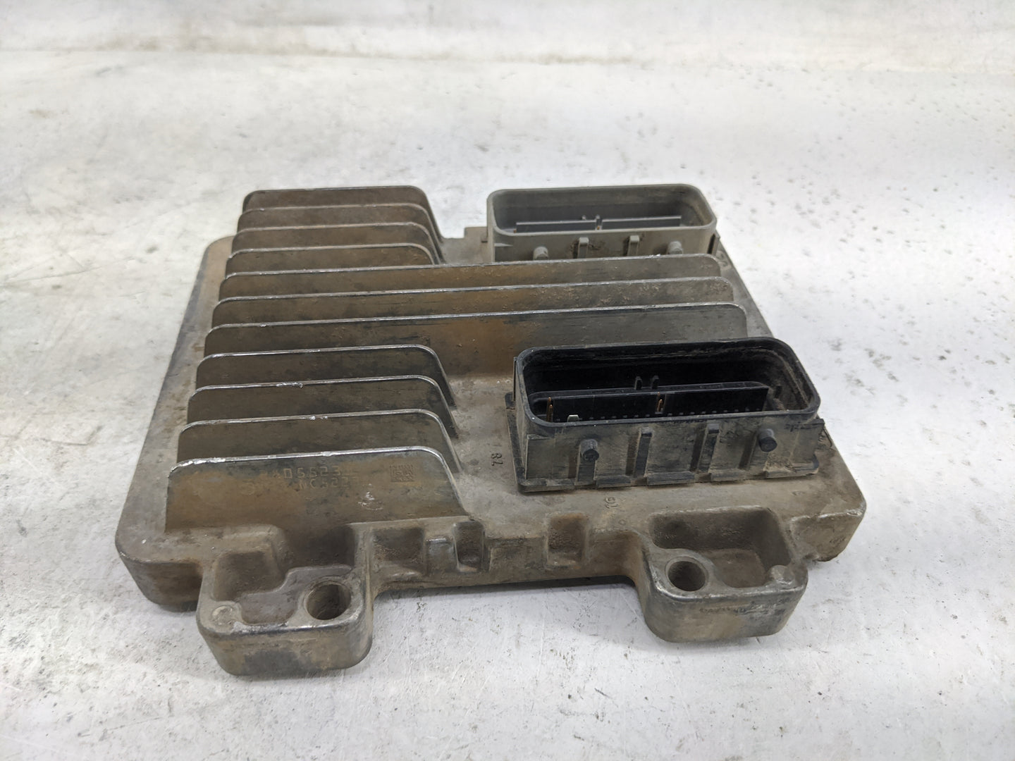 2010-2014 Chevrolet Suburban PCM Engine Control Computer ECU ECM PCU OEM P/N:12636004 12633238 Fits OEM Used Auto Parts - Oe