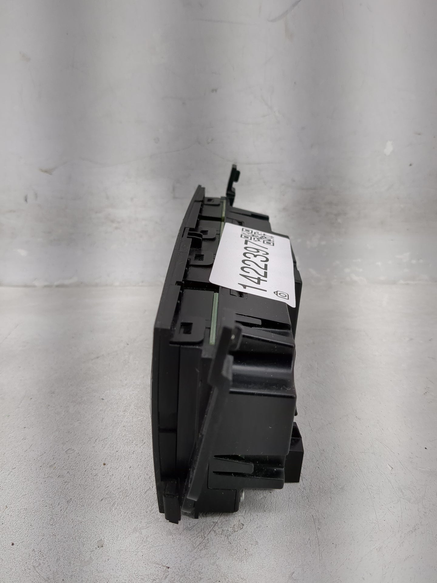 2007-2011 Chevrolet Suburban 1500 Climate Control Module Temperature AC/Heater Replacement P/N:20921712 Fits OEM Used Auto P