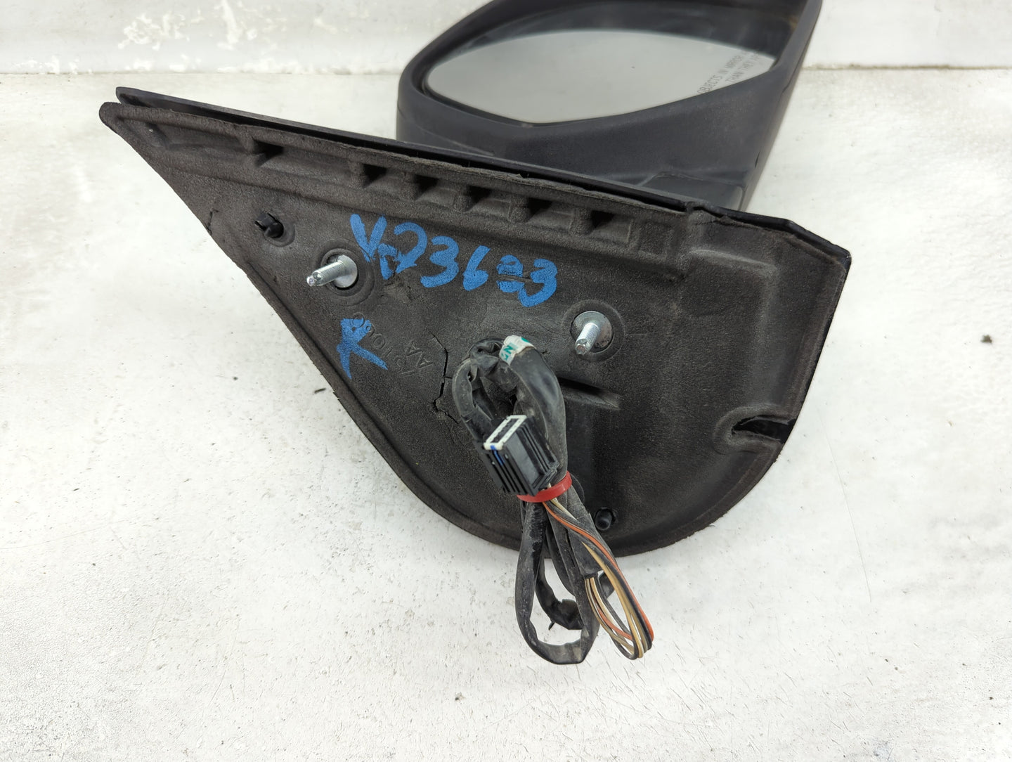 2007-2014 Chevrolet Suburban 1500 Passenger Side View Mirror - Right Door Mirror OEM Used - Oemusedautoparts1.com