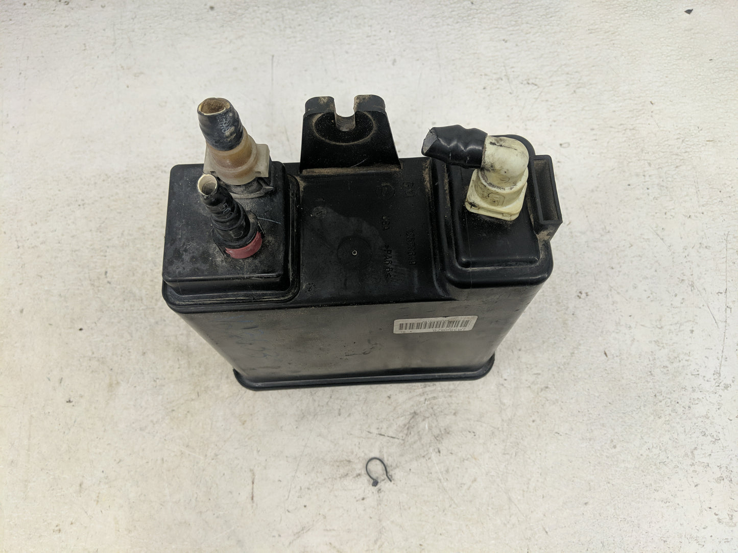 2010 Chevrolet Suburban 1500 Fuel Vapor Charcoal Canister 1462031 - Oemusedautoparts1.com