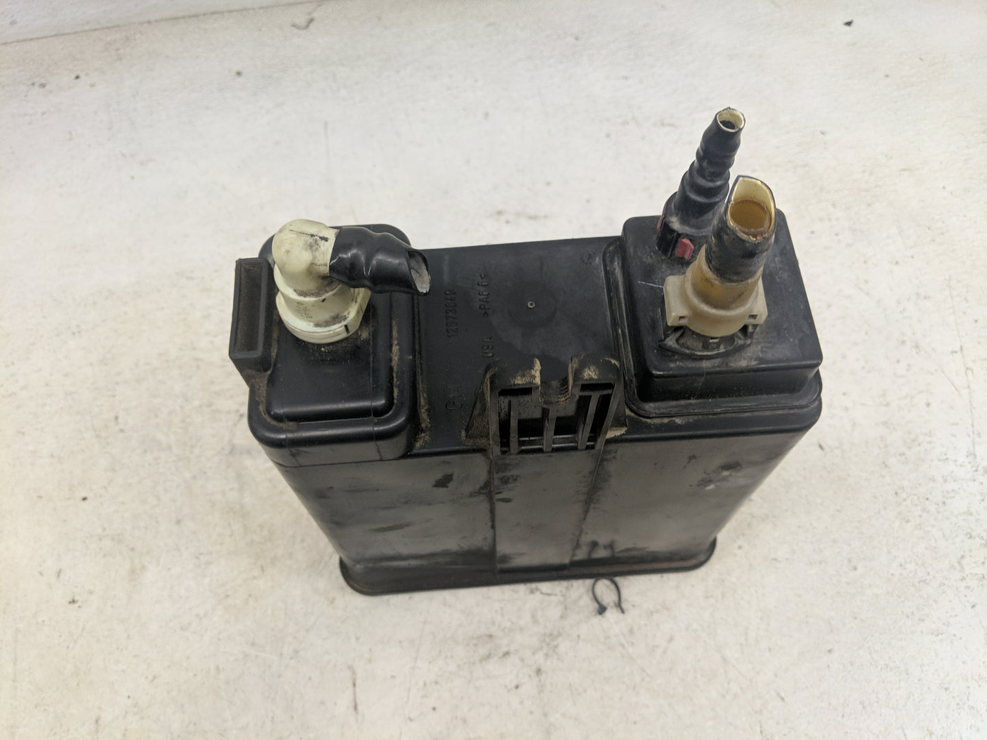 2010 Chevrolet Suburban 1500 Fuel Vapor Charcoal Canister 1462031 - Oemusedautoparts1.com