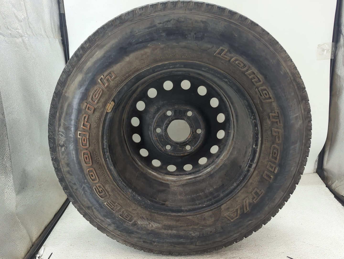 2007-2014 Chevrolet Suburban 1500 Spare Donut Tire Wheel Rim Oem - Oemusedautoparts1.com