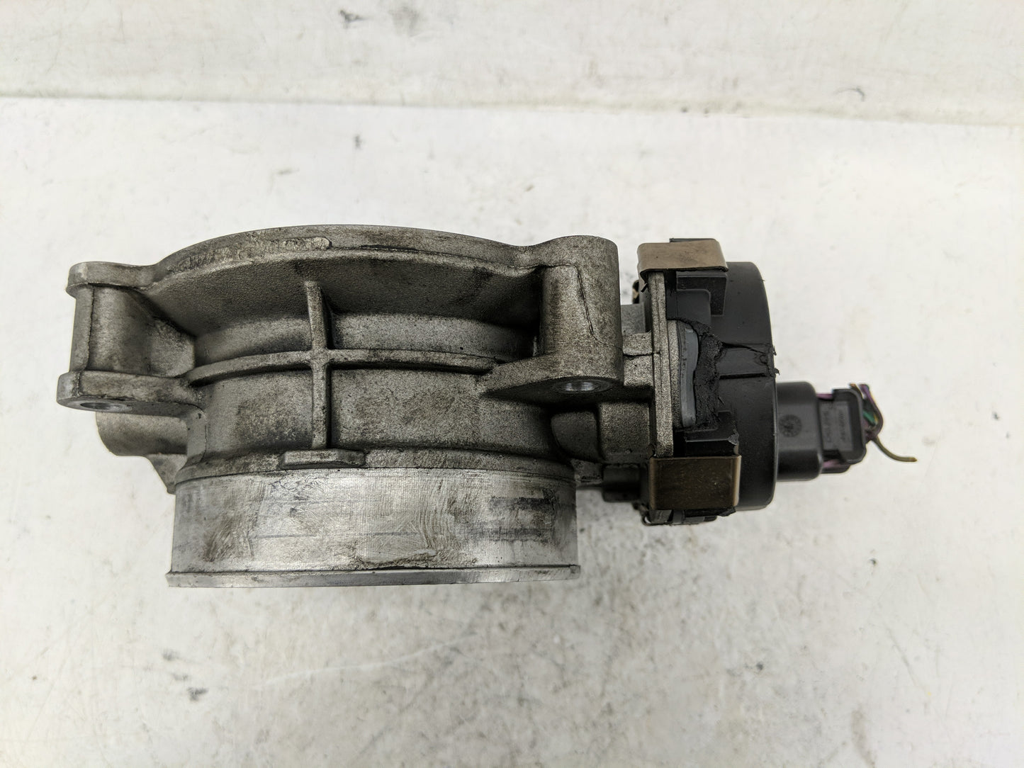 2009-2013 Chevrolet Suburban 2500 Throttle Body Fits Fits 2009 2010 2011 2012 2013 2014 2015 OEM Used Auto Parts - Oemusedau