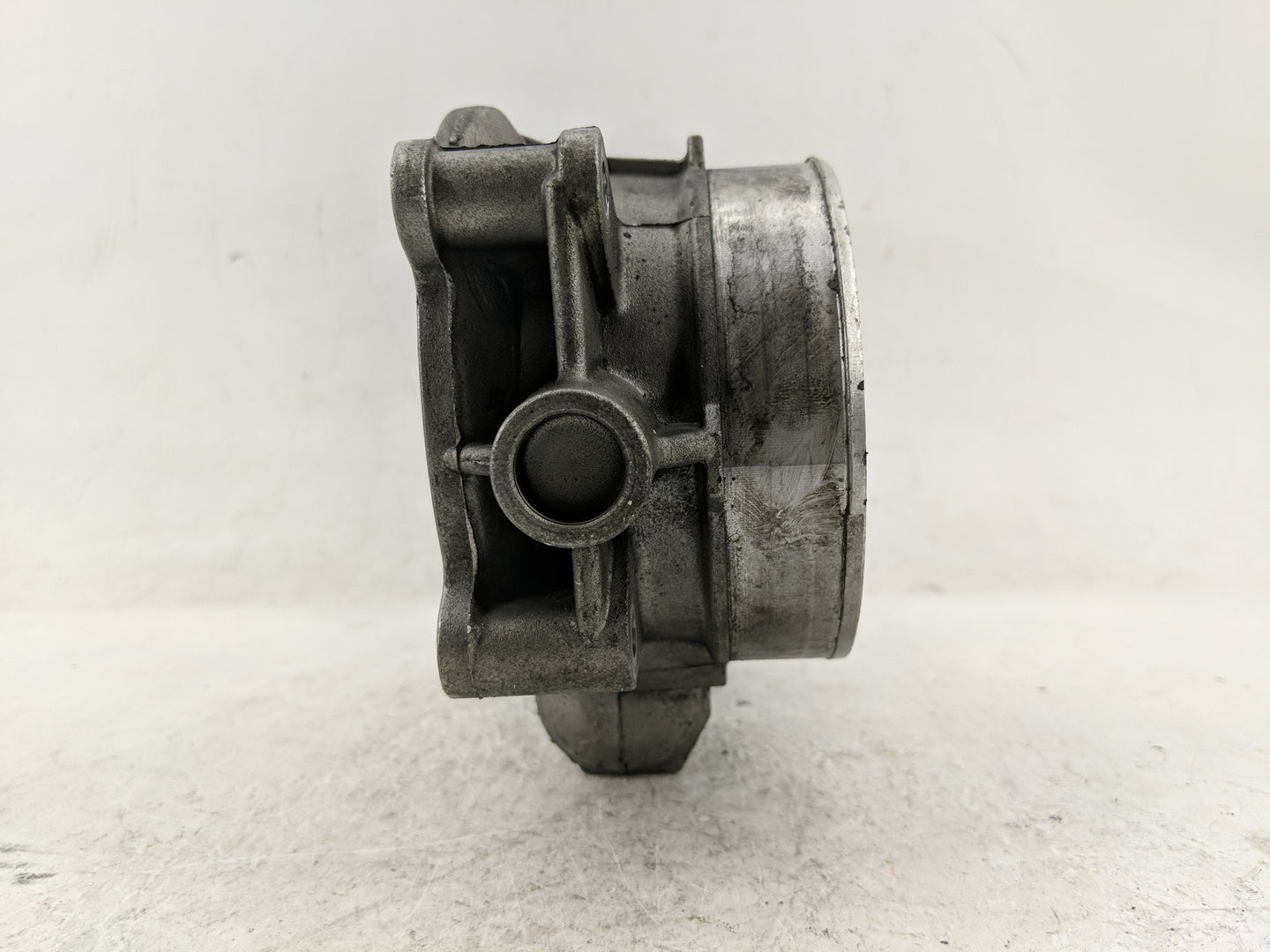 2009-2013 Chevrolet Suburban 2500 Throttle Body Fits Fits 2009 2010 2011 2012 2013 2014 2015 OEM Used Auto Parts - Oemusedau
