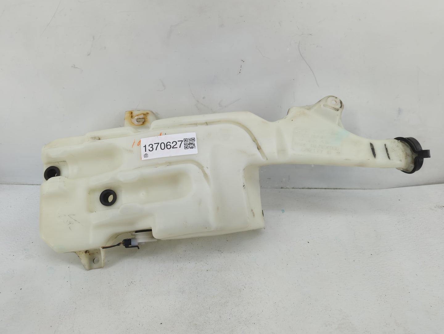 2007-2014 Chevrolet Tahoe Windshield Washer Fluid Reservoir Bottle Oem - Oemusedautoparts1.com