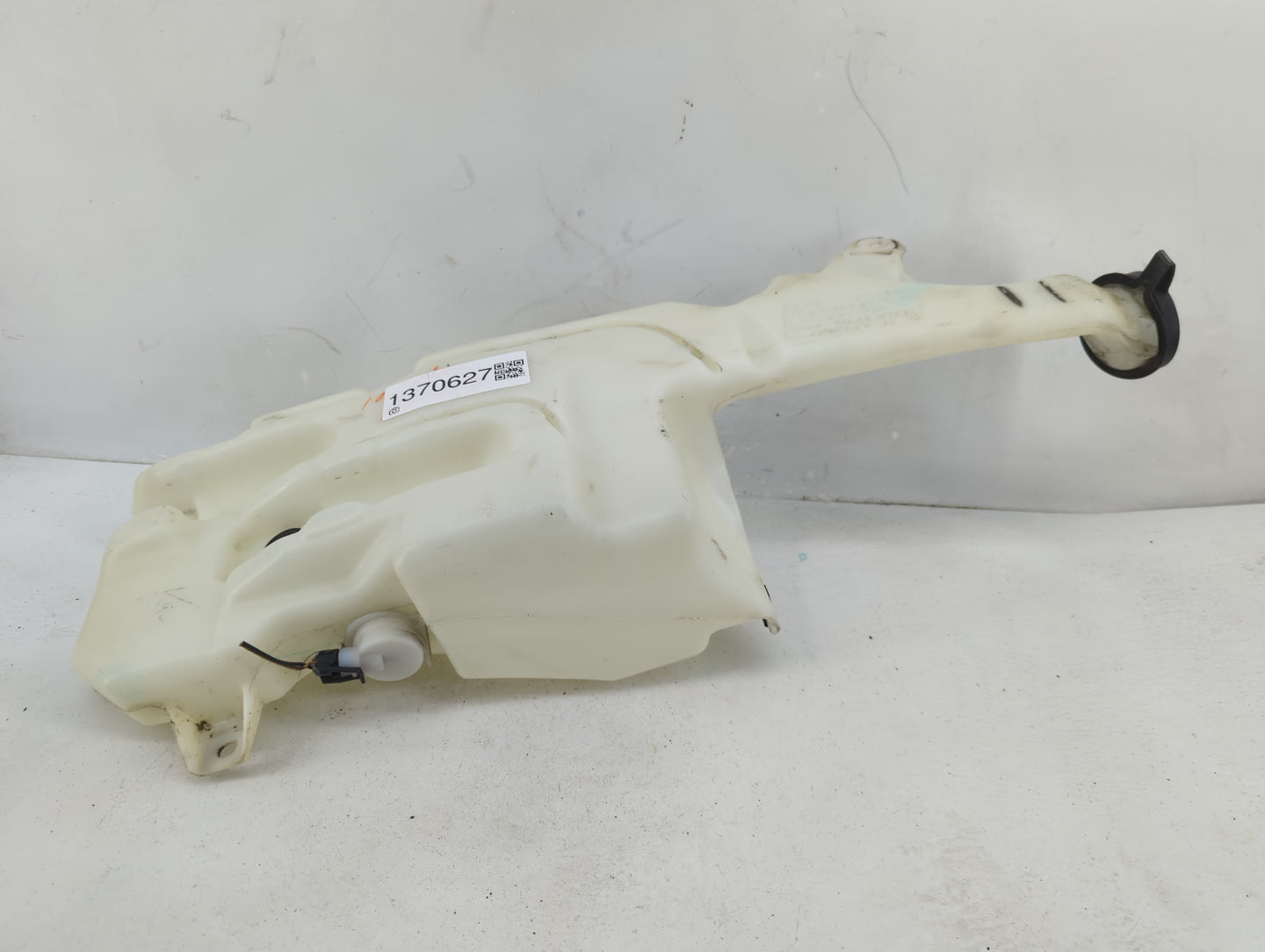 2007-2014 Chevrolet Tahoe Windshield Washer Fluid Reservoir Bottle Oem - Oemusedautoparts1.com