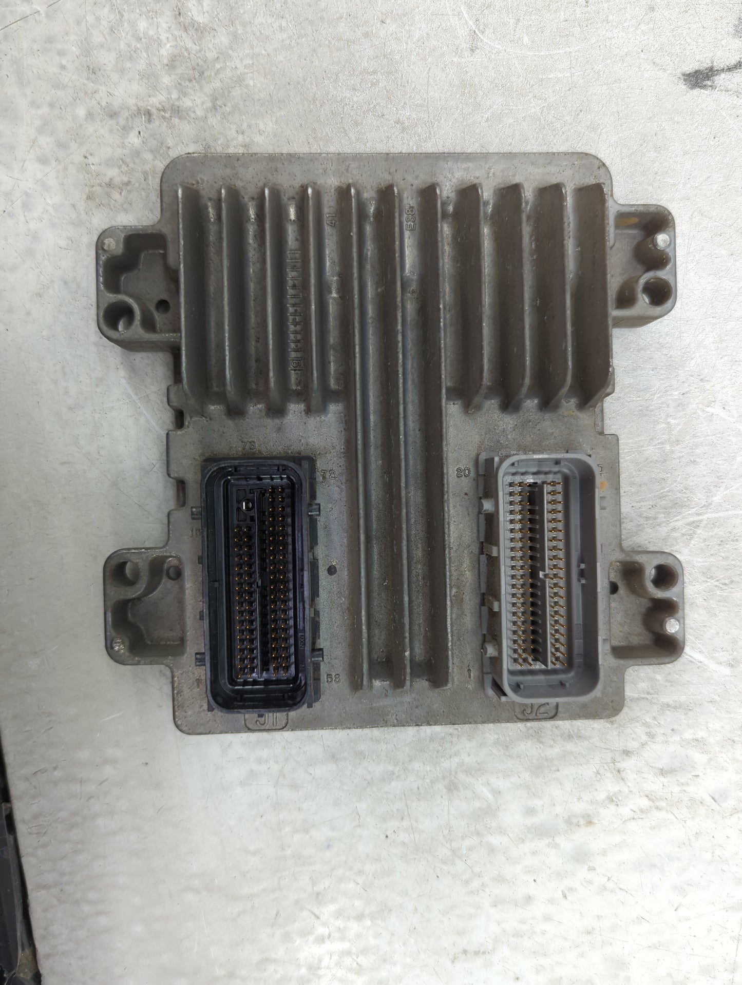 2010 Chevrolet Tahoe PCM Engine Control Computer ECU ECM PCU OEM P/N:12636004 12633238 Fits OEM Used Auto Parts - Oemusedaut