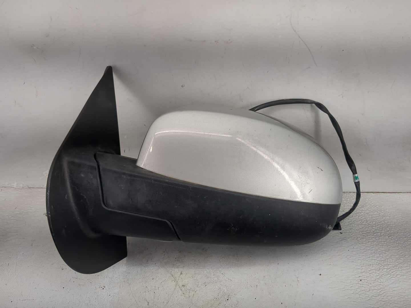 2007-2014 Chevrolet Tahoe Driver Side View Mirror - Left Door Mirror OEM Used - Oemusedautoparts1.com