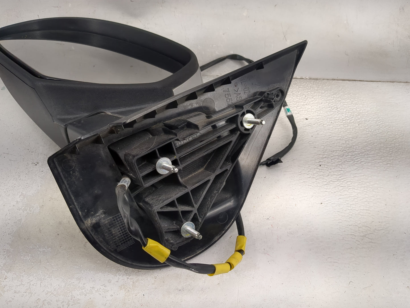 2007-2014 Chevrolet Tahoe Driver Side View Mirror - Left Door Mirror OEM Used - Oemusedautoparts1.com