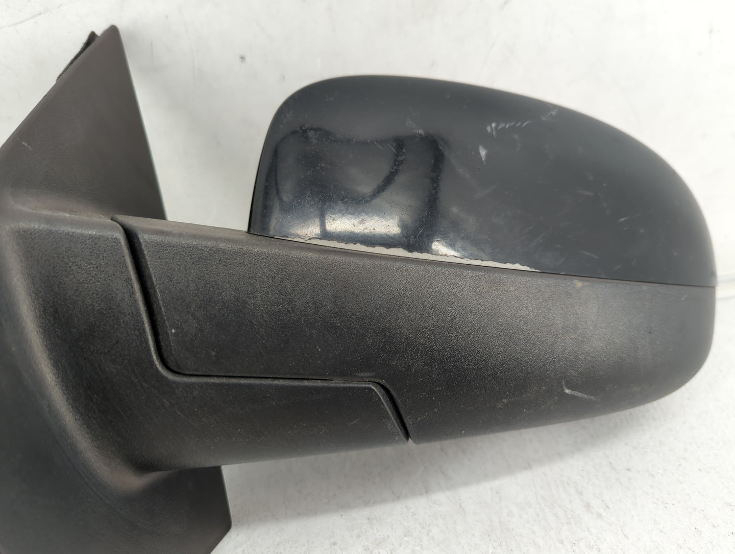 2007-2014 Chevrolet Tahoe Driver Side View Mirror - Left Door Mirror OEM Used - Oemusedautoparts1.com
