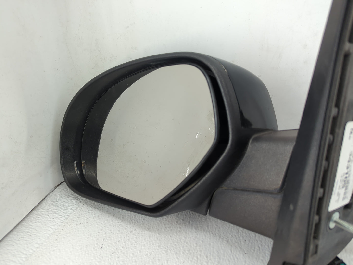 2007-2014 Chevrolet Tahoe Driver Side View Mirror - Left Door Mirror OEM Used - Oemusedautoparts1.com