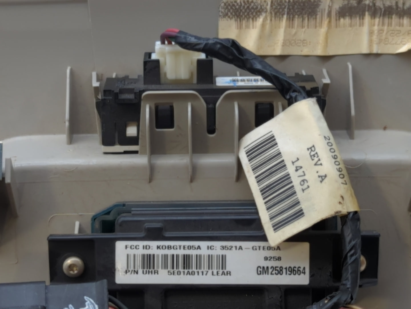 2010 Chevrolet Tahoe Overhead Roof Console - Oemusedautoparts1.com