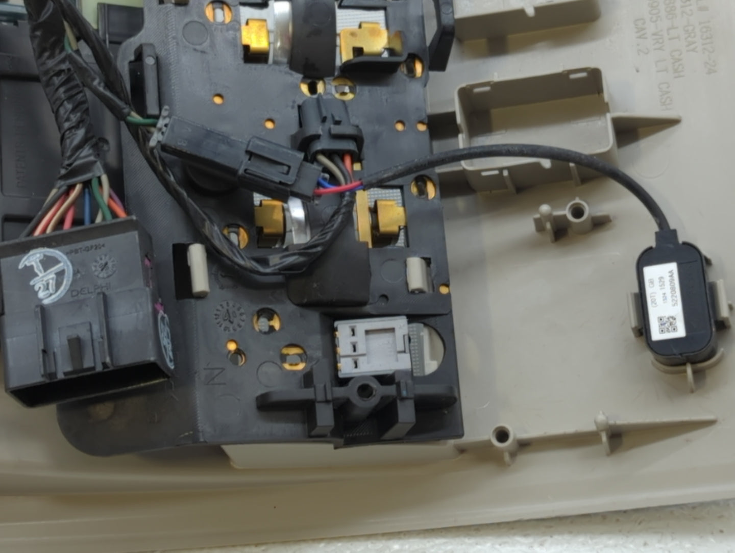 2010 Chevrolet Tahoe Overhead Roof Console - Oemusedautoparts1.com