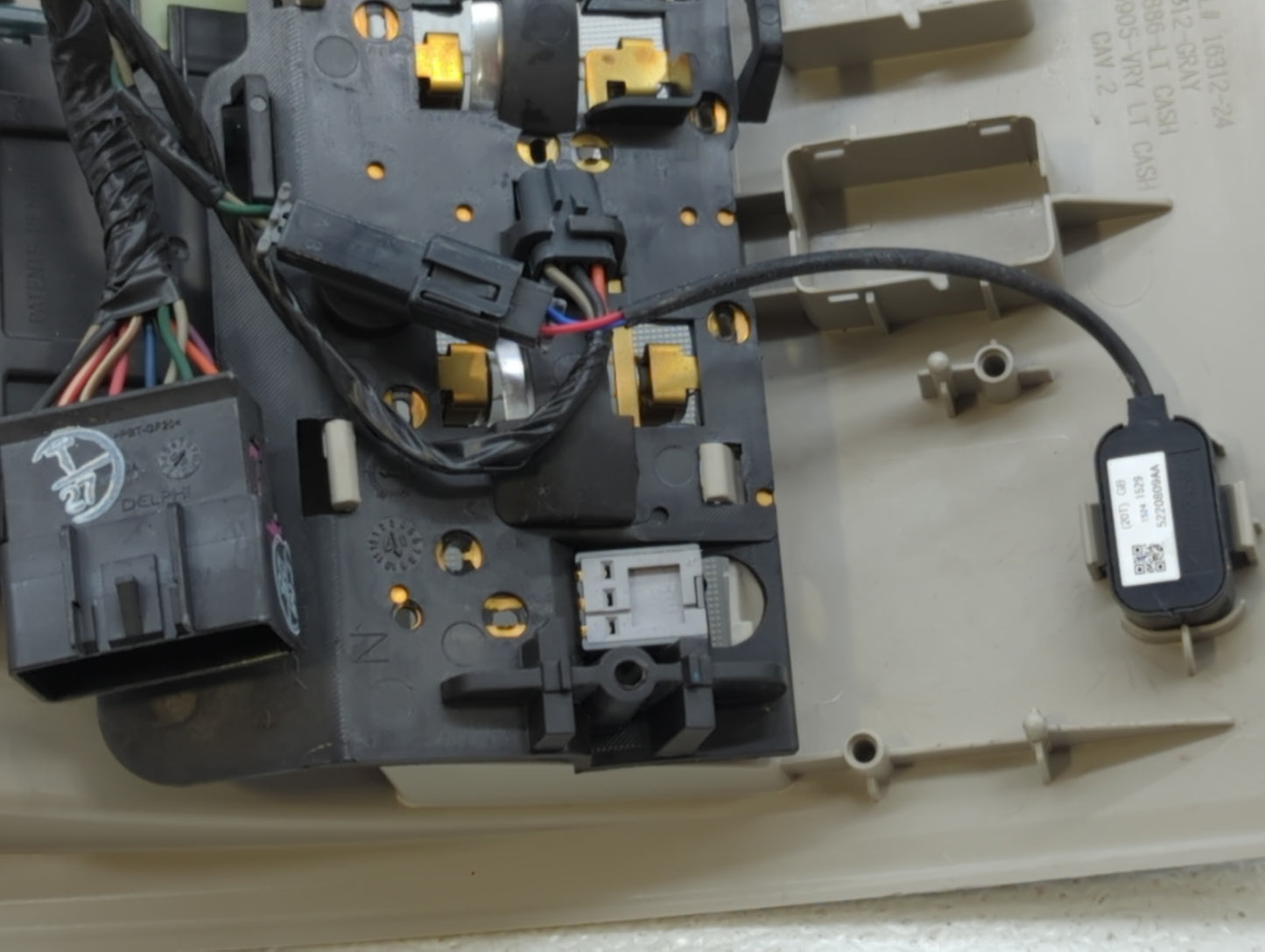 2010 Chevrolet Tahoe Overhead Roof Console - Oemusedautoparts1.com